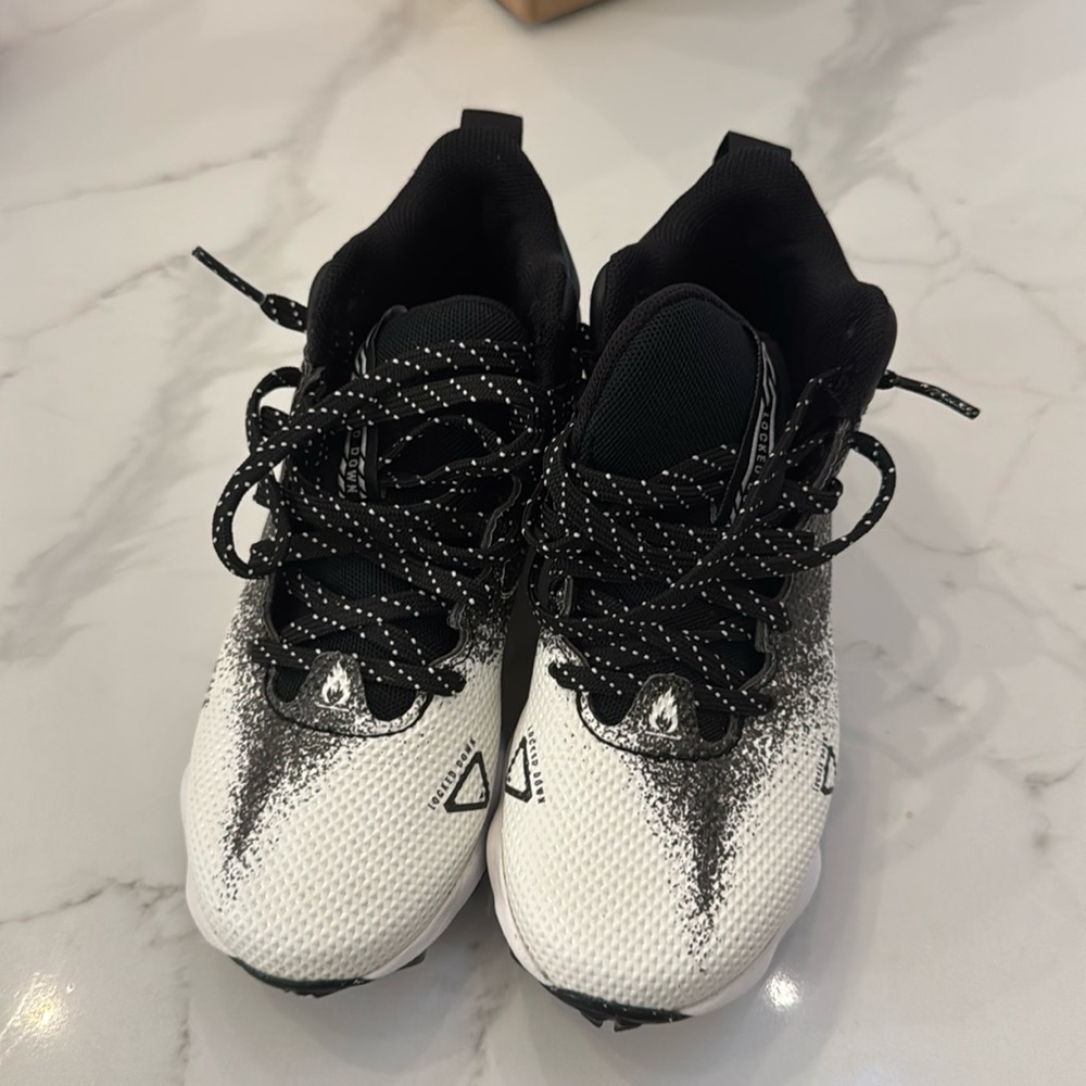 Boys under Armour football cleats